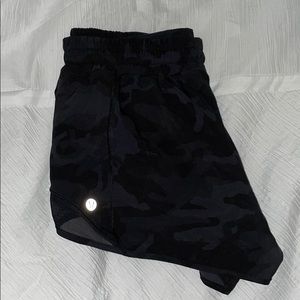 Lululemon Hotty Hot Short